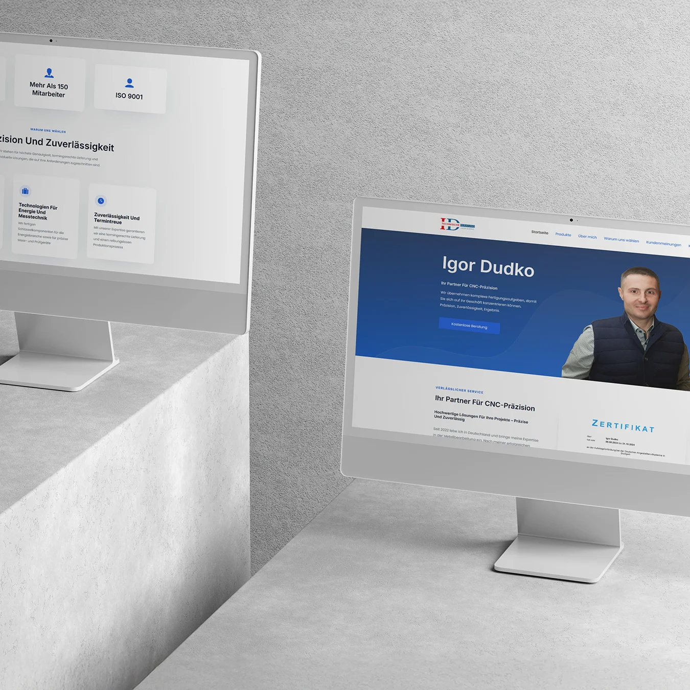 Zwei Monitore mit geöffneter Website für CNC-Präzision und Maschinenbau