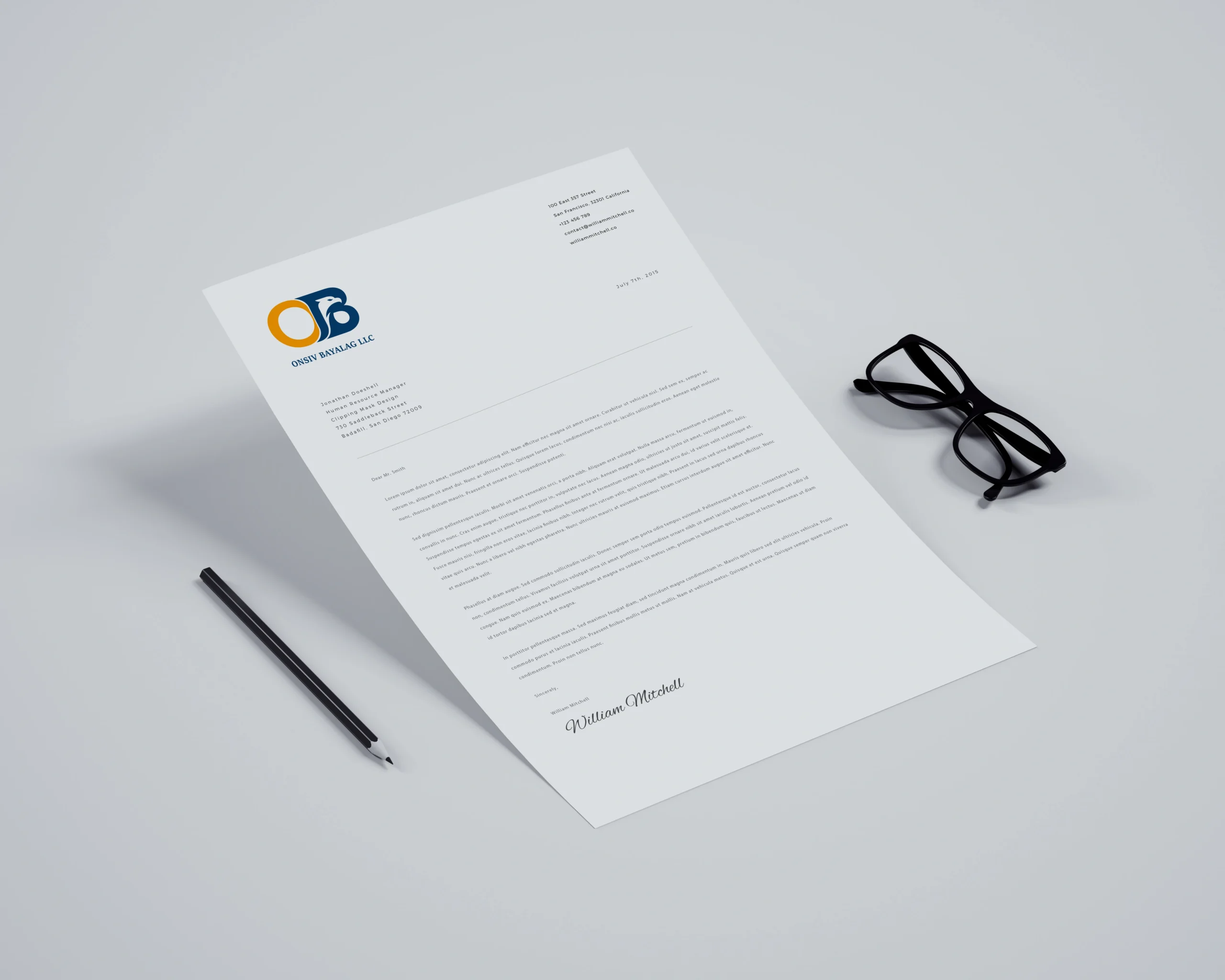 OKSIV BAVALAG LLC Logo auf Briefpapier-Mockup mit Stift und Brille – Corporate Design